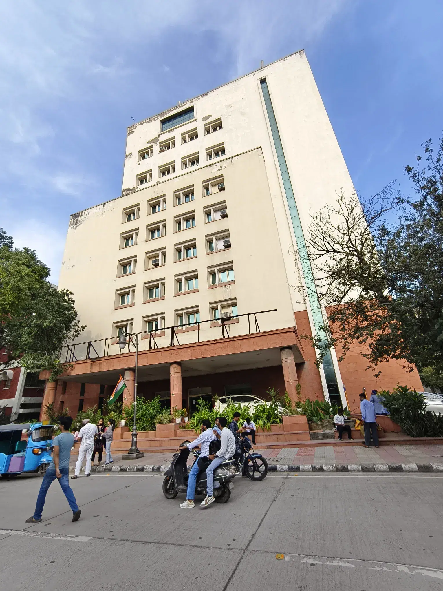 Jamia Hamdard University Delhi Academic Building photo 6
